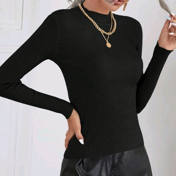 Black Staple layering piece top - Picture 6 of 6